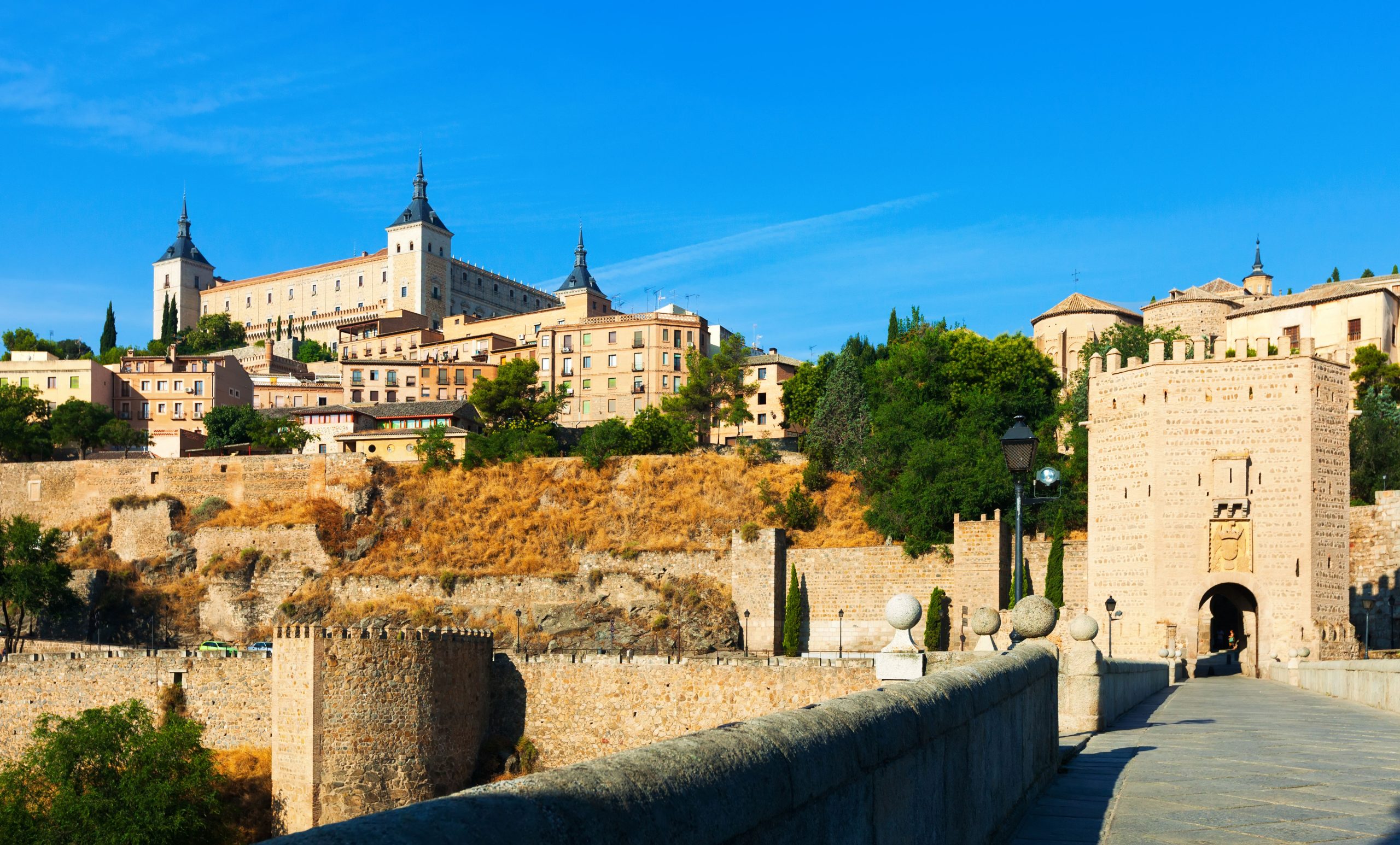 Excursión a Toledo con visita al Real Alcázar + comida (opcional) desde Madrid